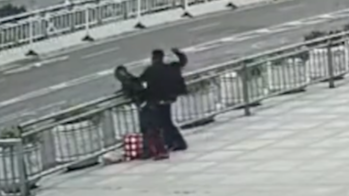 兄弟兩人因喝酒三次誤高鐵，弟弟勸導(dǎo)哥哥反被打了一頓