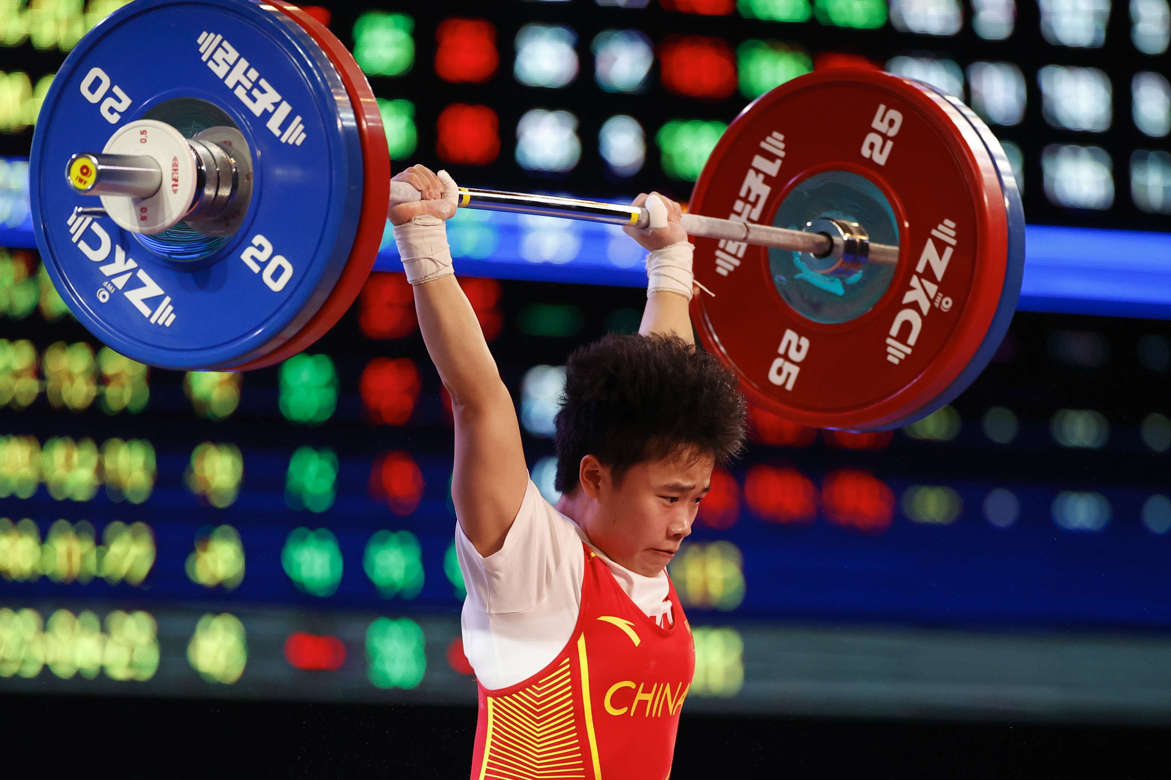 全运头条侯志慧总成绩超世界纪录夺金张常宁挽救6个赛点