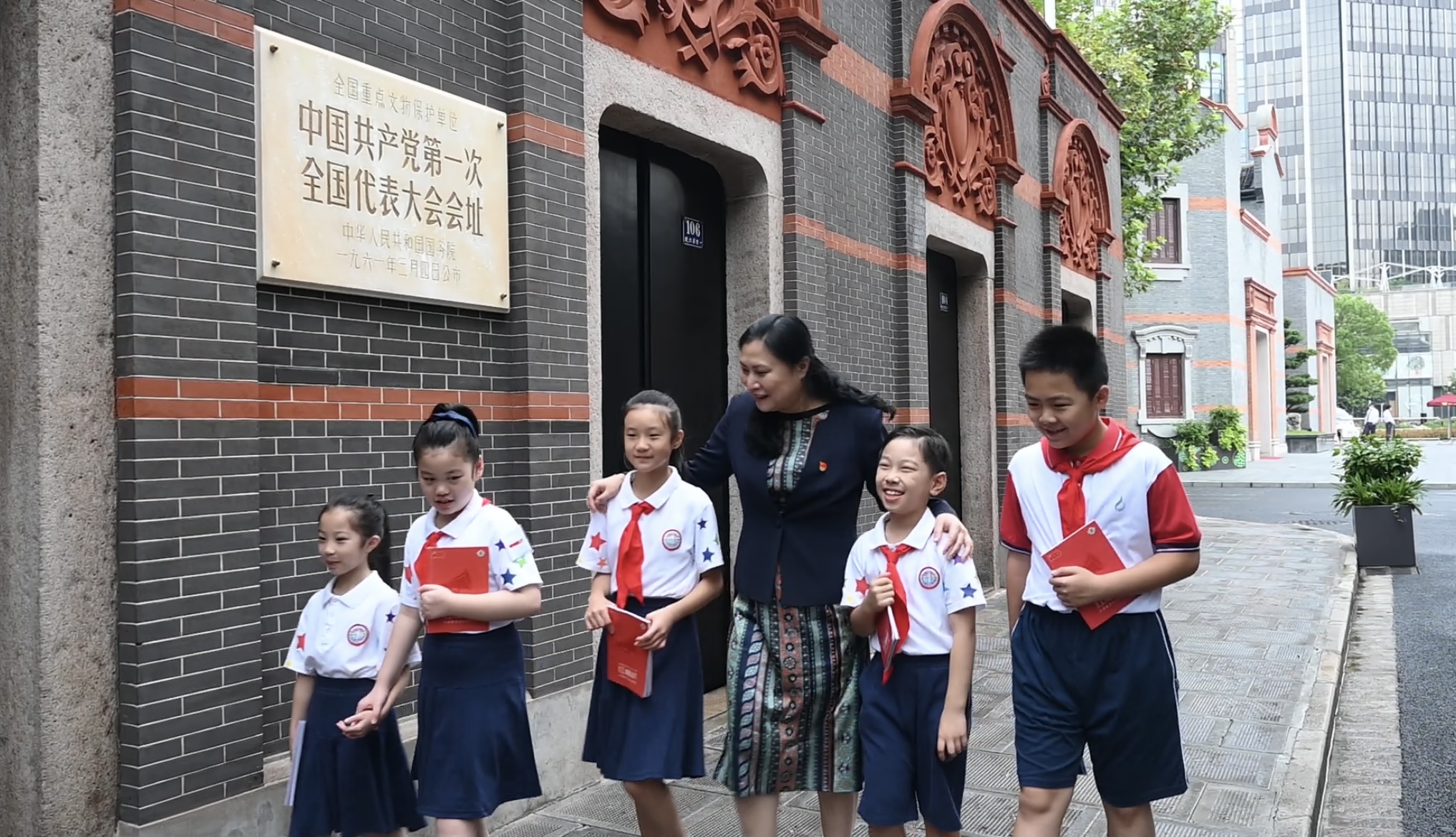 吴蓉瑾为青少年学子播种红色初心。  