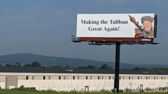 “让塔利班再次伟大”！美共和党前议员张贴广告牌讽刺拜登