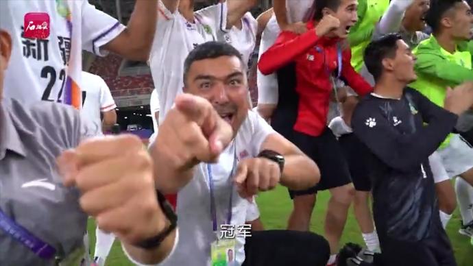 新疆足球首进全运会决赛，主教练和小伙子们太激动了