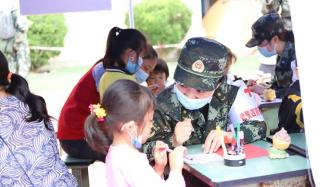 四川武警医疗队在泸县地震灾区安置点开展心理辅导