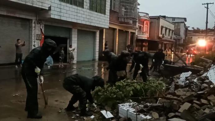 四川泸县地震救援：武警70多台套大型救援装备抵灾区