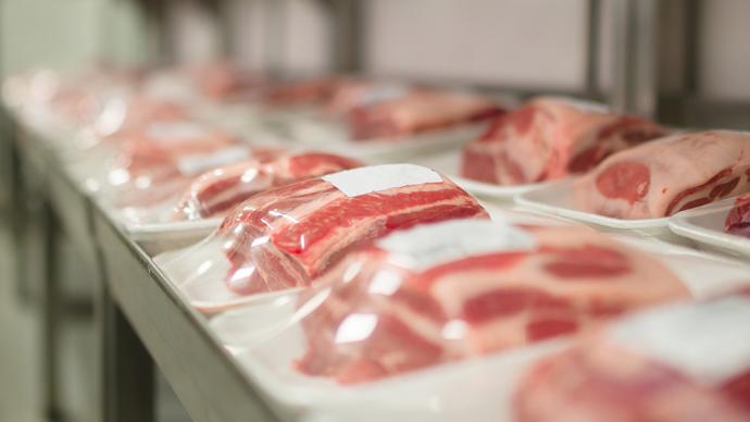 飯店老板從美菜網買的牛肉經檢測是豬肉，供應商稱貼錯標簽