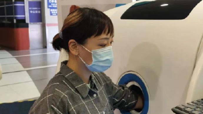 全自动！上海首台智能采血机器人“入职上岗”