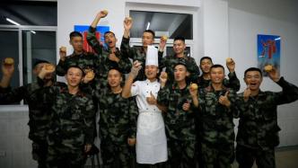 做月饼、弹壳工艺品，上海武警多彩军营活动庆祝中秋佳节