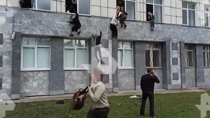 现场丨俄罗斯一大学发生枪案已致8死，学生跳窗逃生