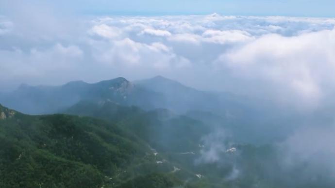 秋雨过后，泰山之巅再现云海奇观