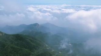 秋雨过后，泰山之巅再现云海奇观