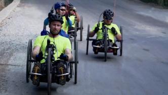美国小哥的公益梦：手摇车带残障人士走遍中国