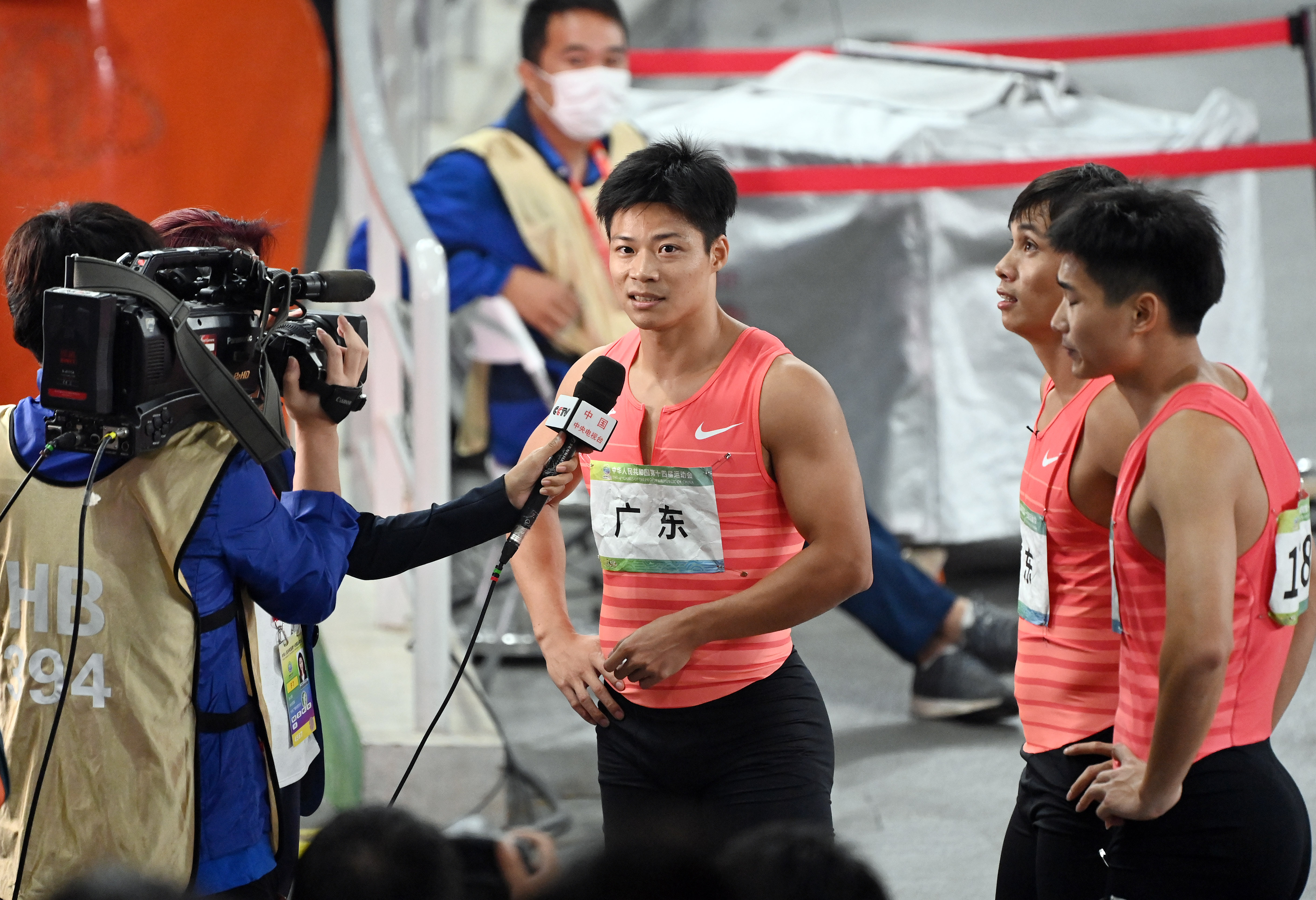 苏炳添赛后接受采访.