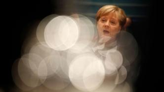 德国将进入“后默克尔时代”，回顾“铁娘子”十六年执政生涯