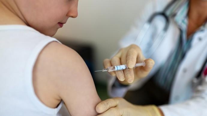 为看望临终祖母，荷兰12岁男孩打官司赢得疫苗接种权