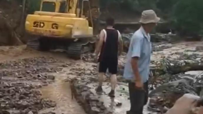 济源王屋镇两名干部转移患病群众时，被洪水冲走失联