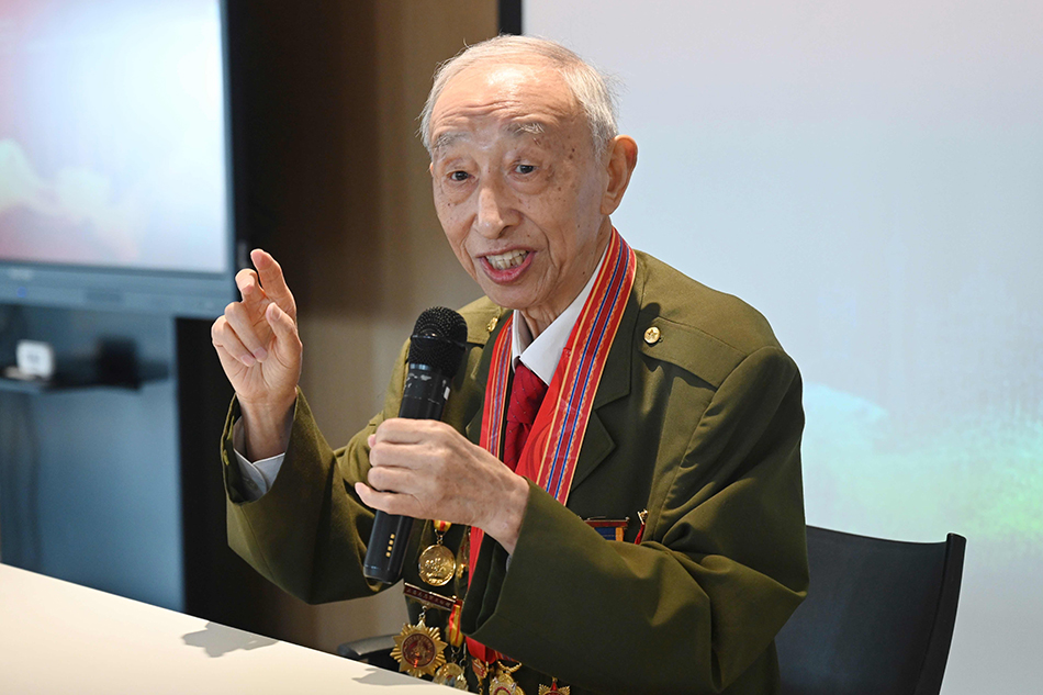 上海市新四军"沙家浜"部队历史研究会会长刘石安老战士回忆峥嵘岁月.