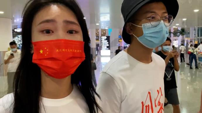 两位香港居民到深圳机场迎接孟晚舟：身为中国人都应该来