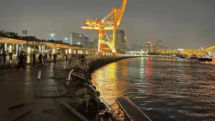 上海徐汇滨江再遭船只撞击现场画面曝光，已是今年第三次