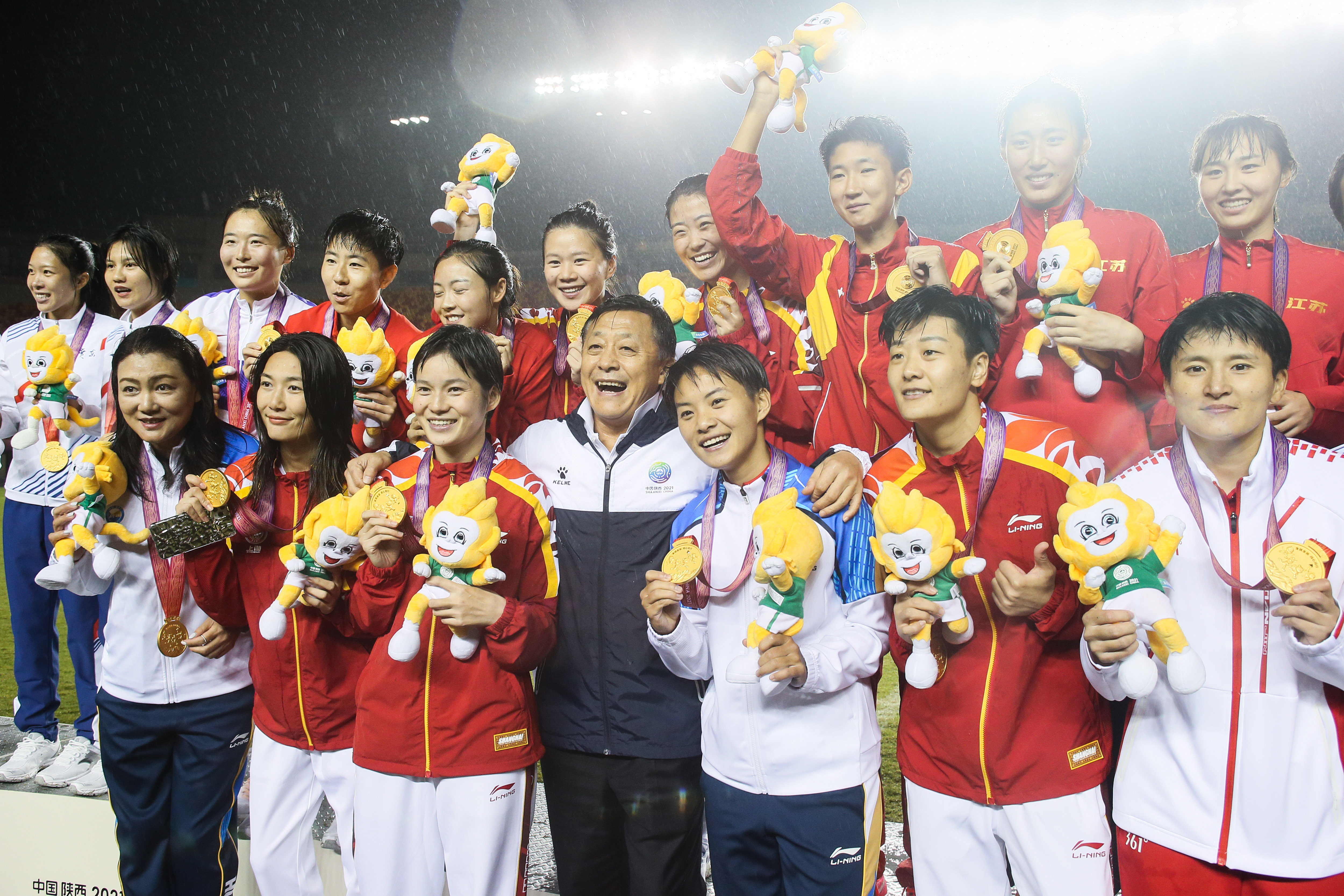 中国女足联合队夺金。