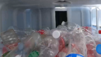 塑料瓶“变身”防护服，泰国抗疫环保两不误