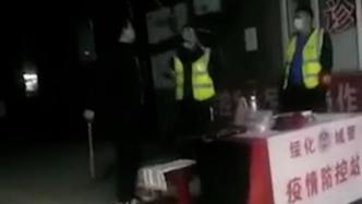 绥化公安：一男子酒后持刀欲报复小区防疫人员，被刑拘