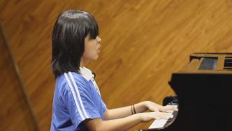 祖国颂丨11岁失明女孩儿钢琴弹唱《我和我的祖国》