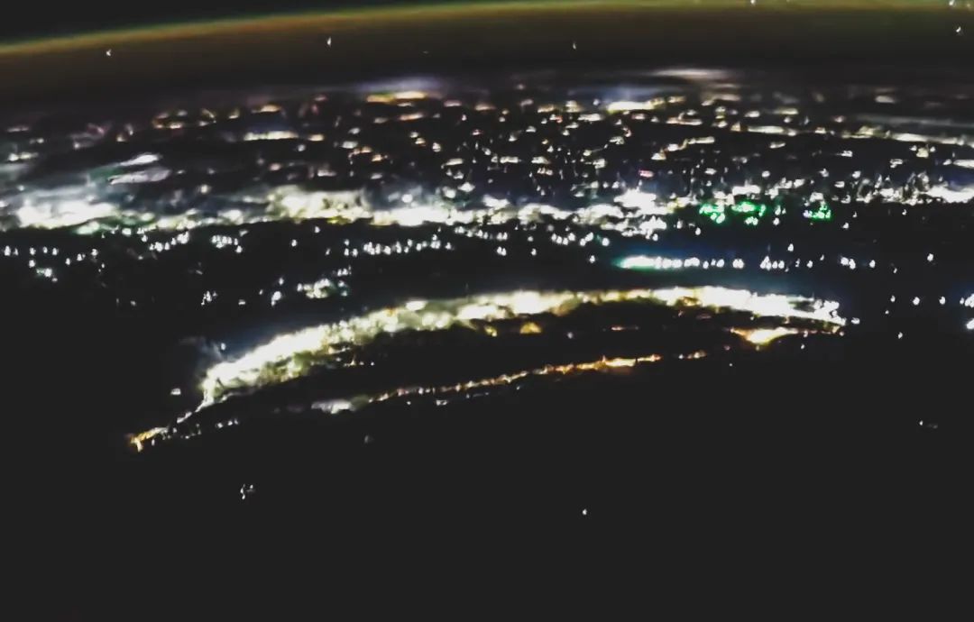 无垠宇宙，神州回望 | 航天员的太空大片(图31)