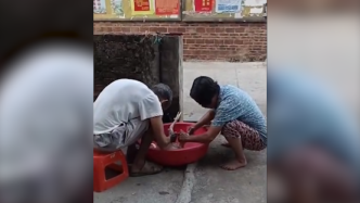 外公外婆已故，男子回家看看被鄰居邀請(qǐng)去家里吃飯