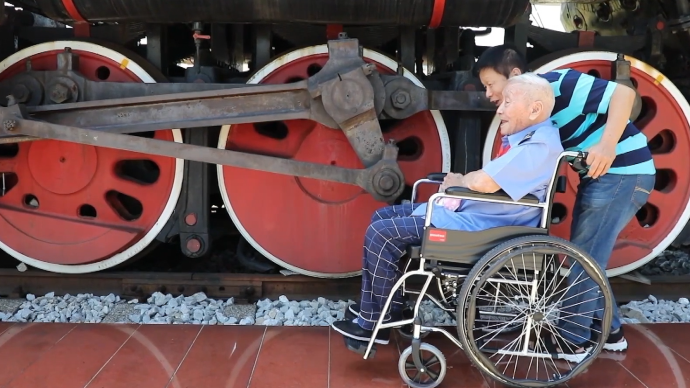 祖國頌丨百歲老人的火車夢