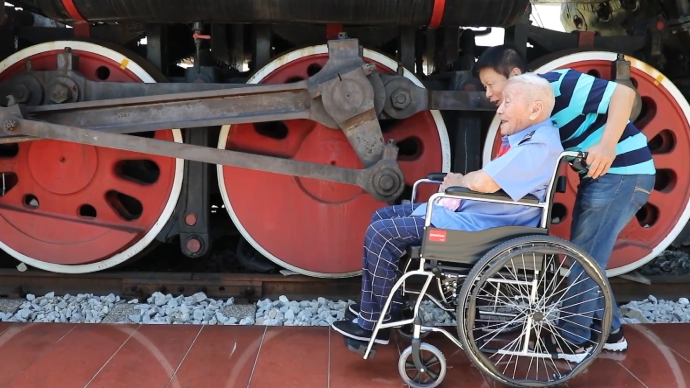 祖国颂丨百岁老人的火车梦