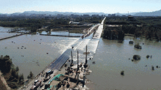 图集·河北大巴坠河｜已致3死11失联，现场水漫过桥面