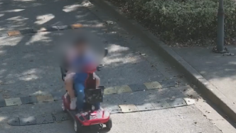 “浪漫”出行？上海一6岁男孩偷开家中电瓶车带7岁姐姐兜风
