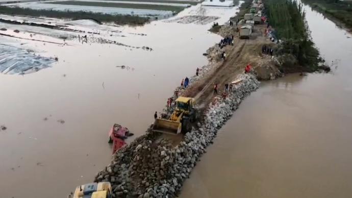 陕西大荔县洛河50米决口已封堵，航拍合龙现场