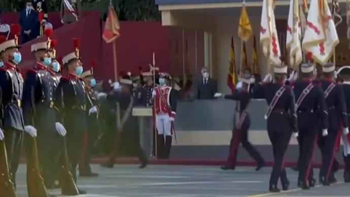 庆祝国庆日，西班牙举行阅兵式