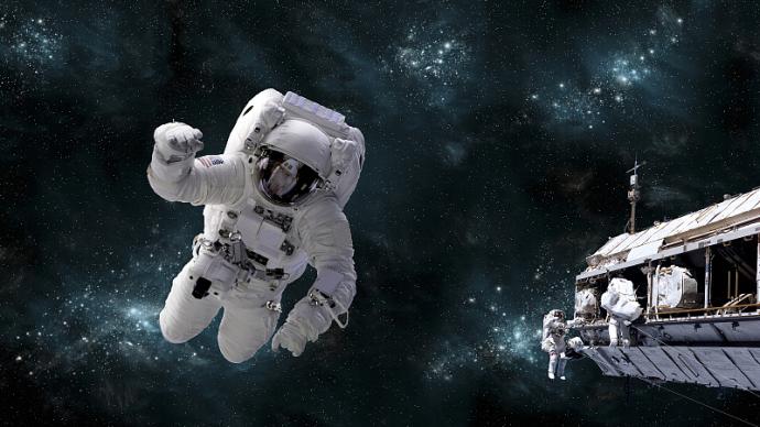 當宇航員很酷，但也有人看個宇宙星空的圖片、視頻都會心悸恐懼