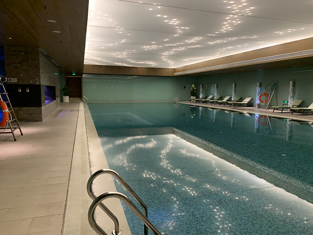 邹雅琦拍摄的酒店游泳池。
