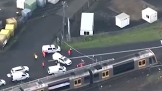 澳大利亚一列车撞上被盗车辆脱轨，4人受伤