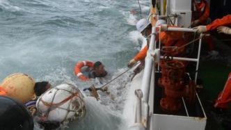 东海海域一艘渔船昨夜沉没，2人获救11人失联