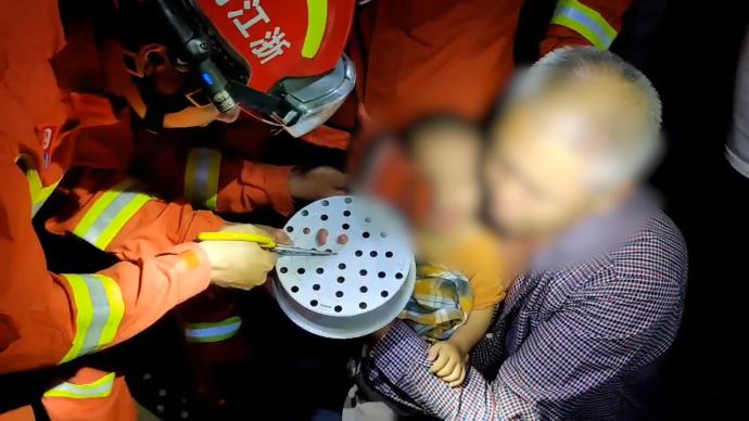 蒸屉“咬”住小孩手指，衢州消防一个月营救11个好奇宝宝