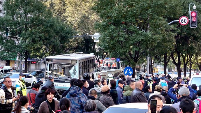 沈陽飯店爆炸·直擊｜受波及公交車已報廢，有乘客受傷