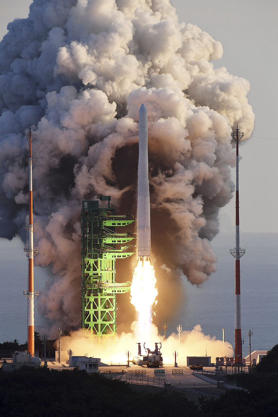 韩首枚国产运载火箭发射失利，文在寅：韩国太空时代要来了