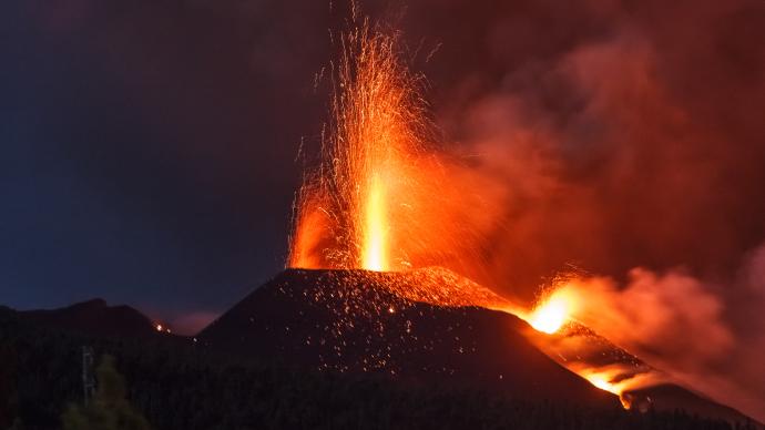 已吞噬约800公顷土地！西班牙火山喷发仍在持续