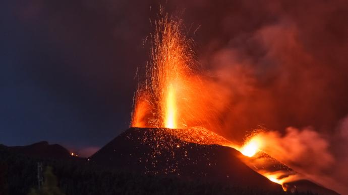 已吞噬约800公顷土地！西班牙火山喷发仍在持续