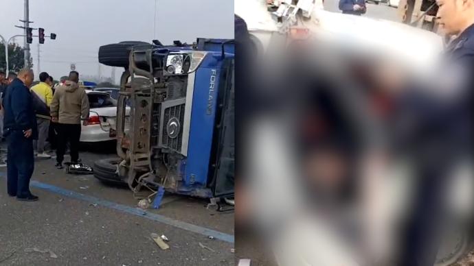 蚌埠一农用车与警车相撞4名警务人员受伤，其中一人伤重离世