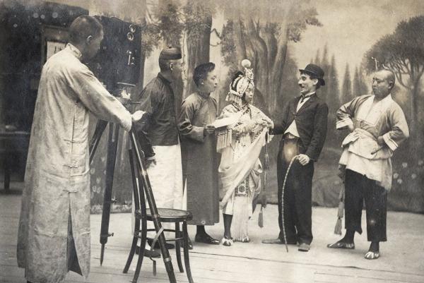 张石川导演、郑正秋编剧、李却·倍尔主演《滑稽大王游沪记》（1922）拍摄现场