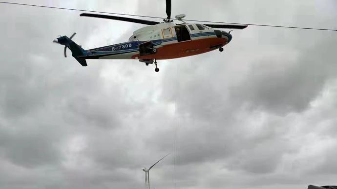 海上风电场施工人员突发疾病，直升机极速救援