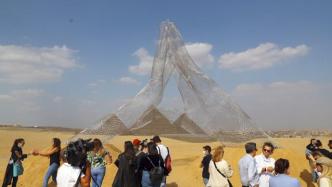 “现在即永恒”：埃及首届金字塔国际艺术展开幕
