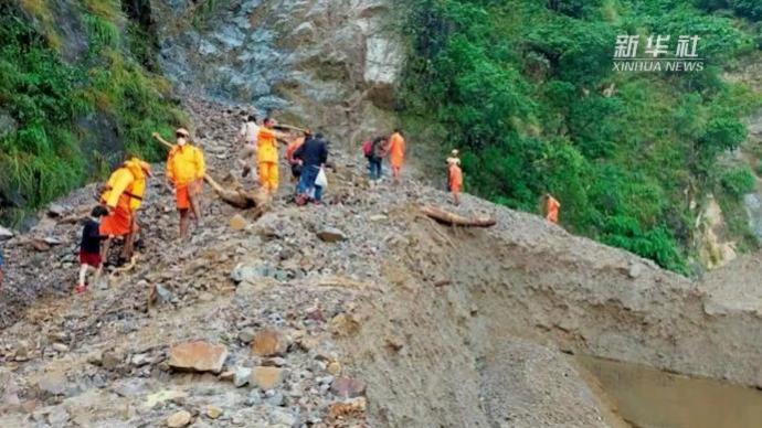 印度北部山区遭遇恶劣天气，12名徒步登山者遇难