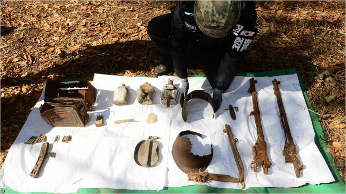 韩国军方发掘出的装备残骸