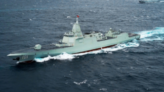 中俄“海上2021”演习，南昌舰战士用英文对外国舰机喊话