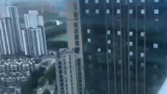 一小飞机超低空穿越成都城区高楼，四川2家涉事公司被处罚款